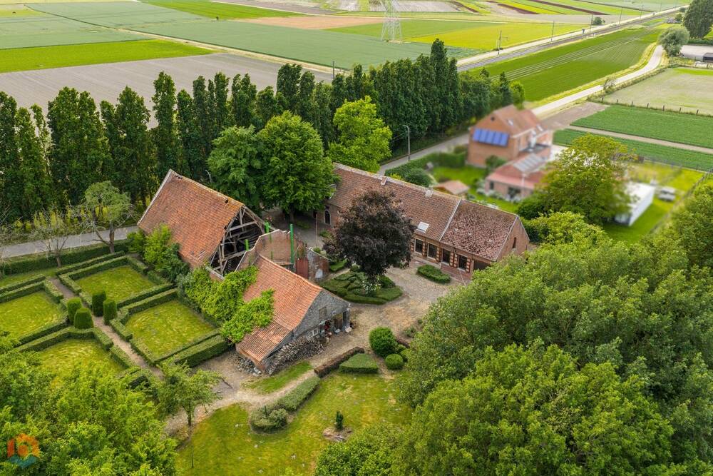 Handelszaak te  koop in Leest 2811 699000.00€ 7 slaapkamers 332.00m² - Zoekertje 493915
