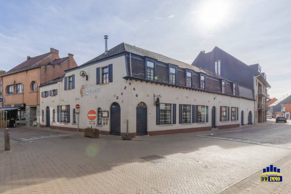 Handelszaak te  koop in Lebbeke 9280 695000.00€  slaapkamers m² - Zoekertje 493953