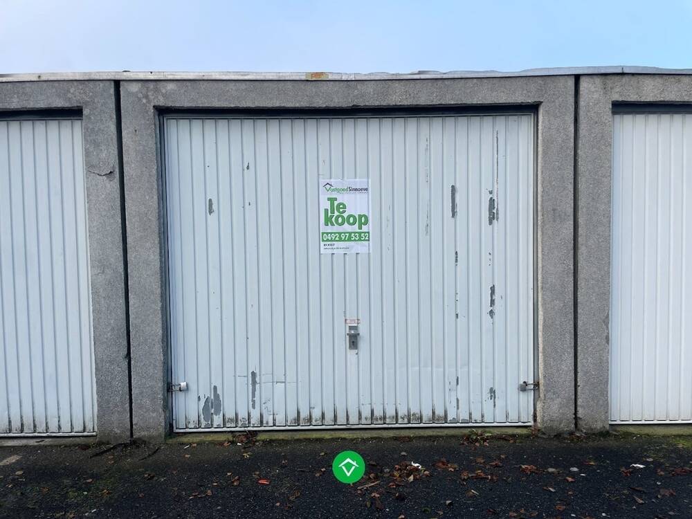 Parking & garage te  koop in Roeselare 8800 20000.00€  slaapkamers m² - Zoekertje 494181