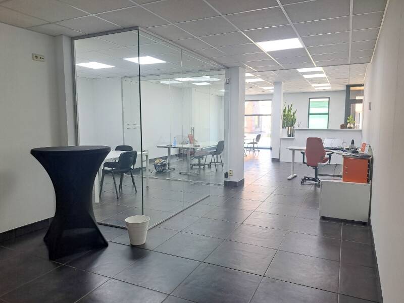 Commerce à louer à Denderhoutem 9450 1100.00€ chambres m² - annonce 505588