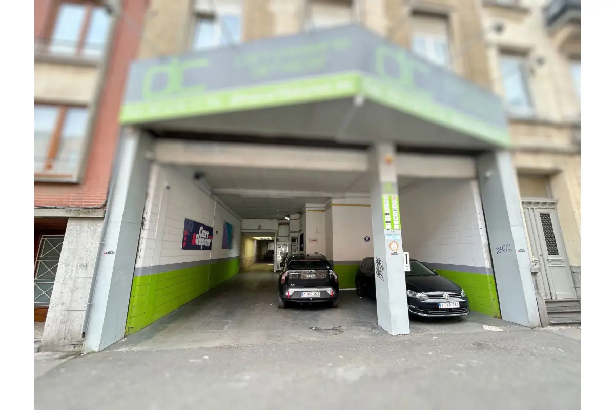 Handelszaak te  koop in Sint-Jans-Molenbeek 1080 350000.00€  slaapkamers 1500.00m² - Zoekertje 509827