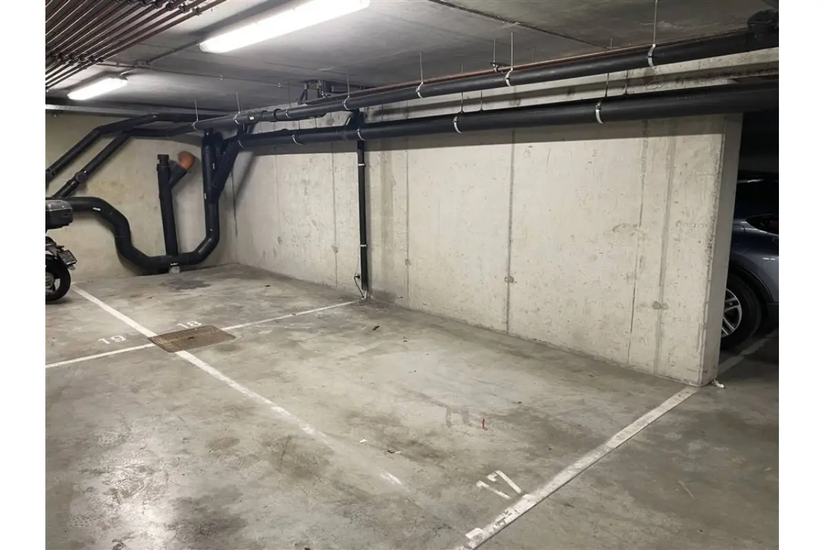 Parking te  huur in Elsene 1050 130.00€  slaapkamers m² - Zoekertje 510826