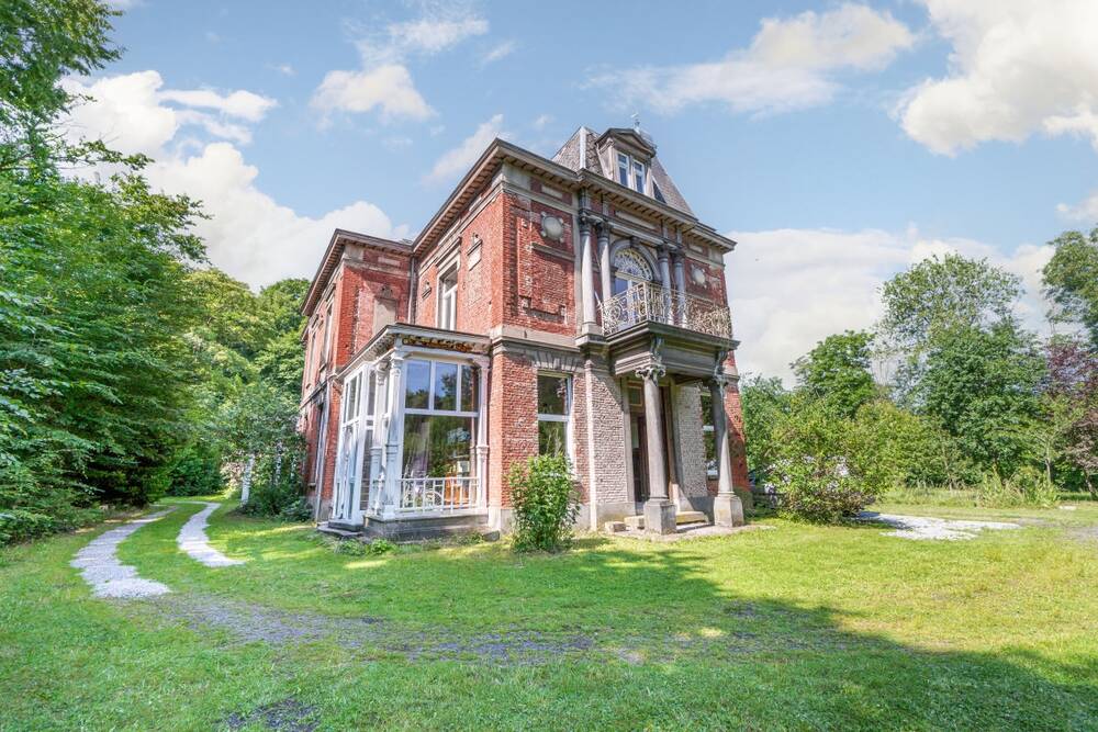 Kasteel te koop in Gilly 6060 498000.00€ 9 slaapkamers 750.00m² - Zoekertje 512438