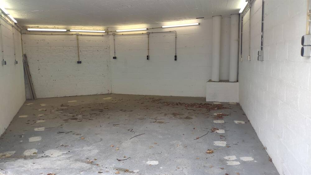 Parking / garage à louer à Forest 1190 600.00€ chambres m² - annonce 514985