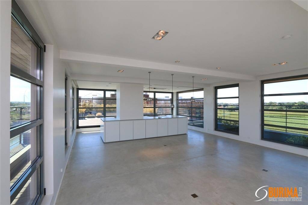 Penthouse à louer à Uccle 1180 2750.00€ 3 chambres 240.00m² - annonce 517910