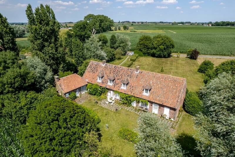 Handelszaak te koop in Lichtervelde 8810 555000.00€ 5 slaapkamers 310.00m² - Zoekertje 523058
