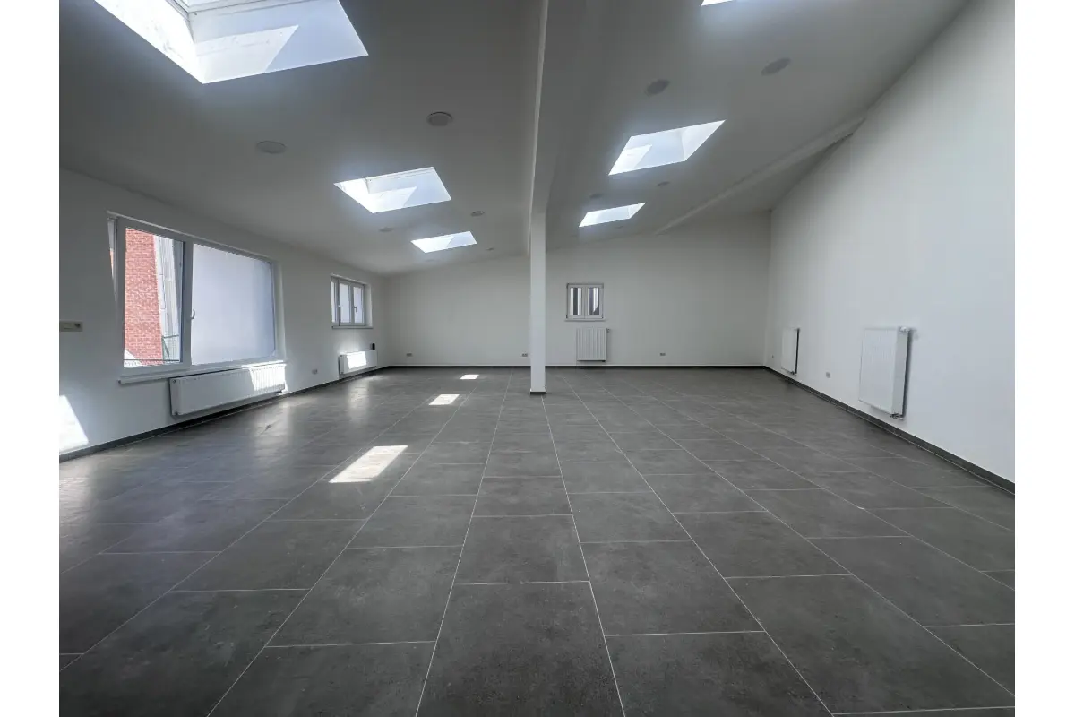 Commerce à  à Auderghem 1160 3000.00€  chambres 300.00m² - annonce 525224
