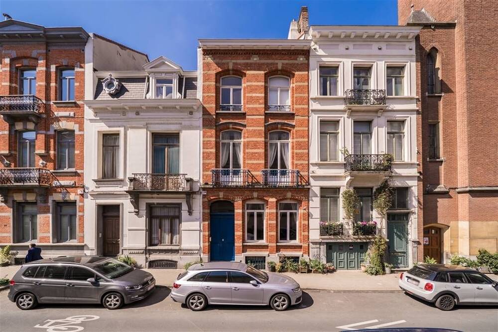 Huis te koop in Brussel 1000 1180000.00€ 6 slaapkamers 360.00m² - Zoekertje 528638