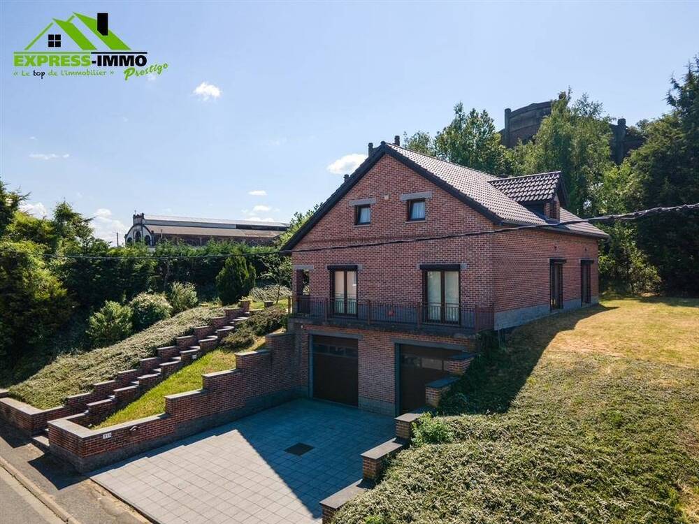 Villa te koop in Châtelineau 6200 419000.00€ 3 slaapkamers 230.00m² - Zoekertje 528750