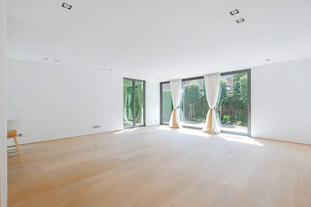 Benedenverdieping te  koop in Ukkel 1180 799000.00€ 2 slaapkamers 143.00m² - Zoekertje 529157