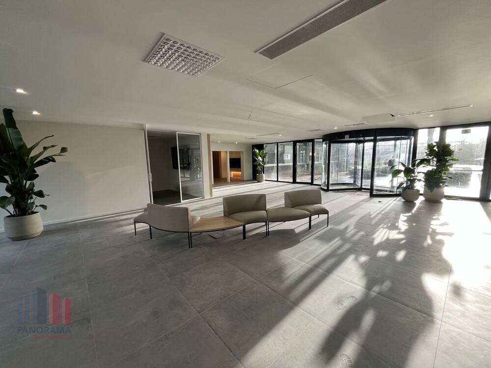 Handelszaak te huur in Merelbeke 9820 7518.00€ slaapkamers 582.00m² - Zoekertje 529628