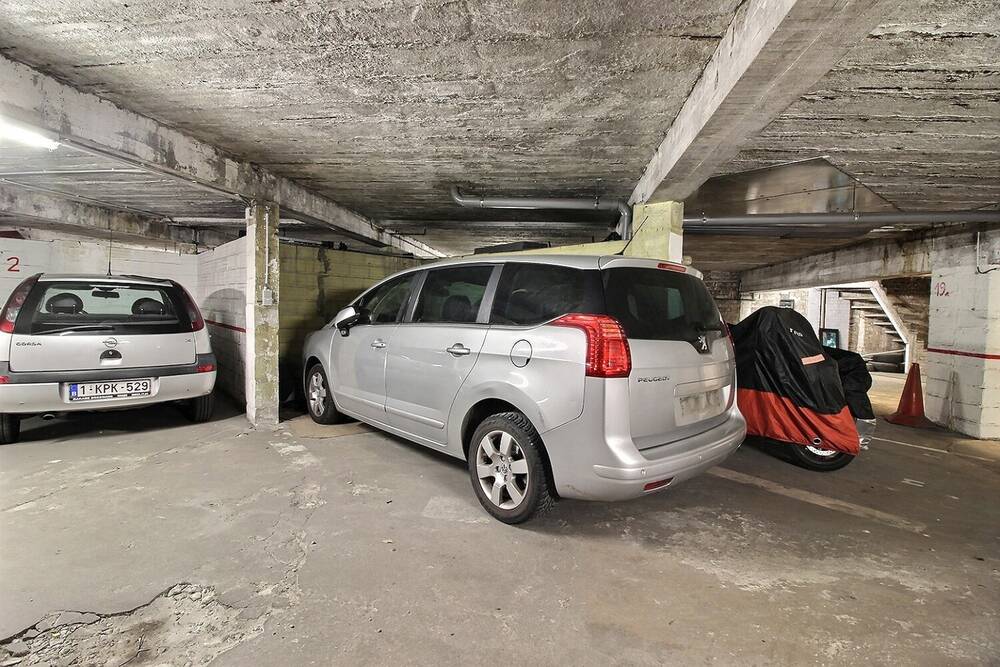 Parking & garage te koop in Sint-Jans-Molenbeek 1080 19000.00€ slaapkamers m² - Zoekertje 530132