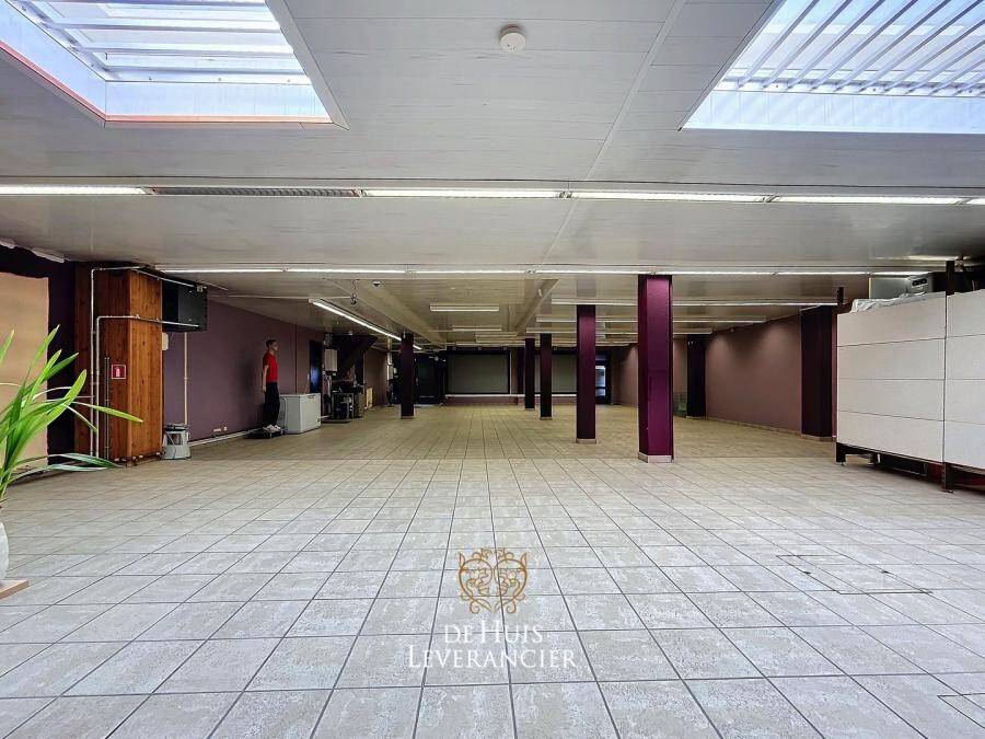 Handelszaak te huur in Kontich 2550 2850.00€ slaapkamers m² - Zoekertje 529480