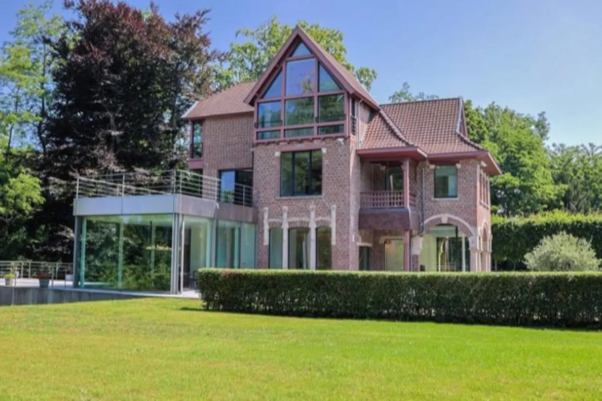 Villa te  huur in Ukkel 1180 20000.00€ 5 slaapkamers 892.00m² - Zoekertje 530708