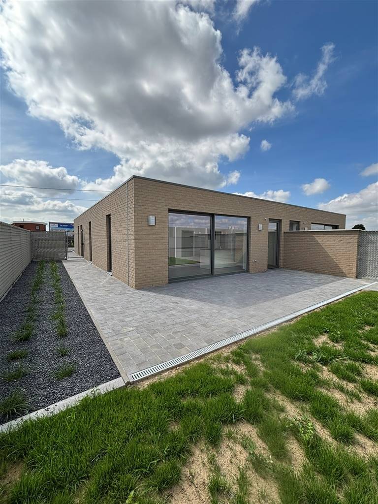 Maison à louer à Proven 8972 975.00€ 3 chambres 125.00m² - annonce 531294