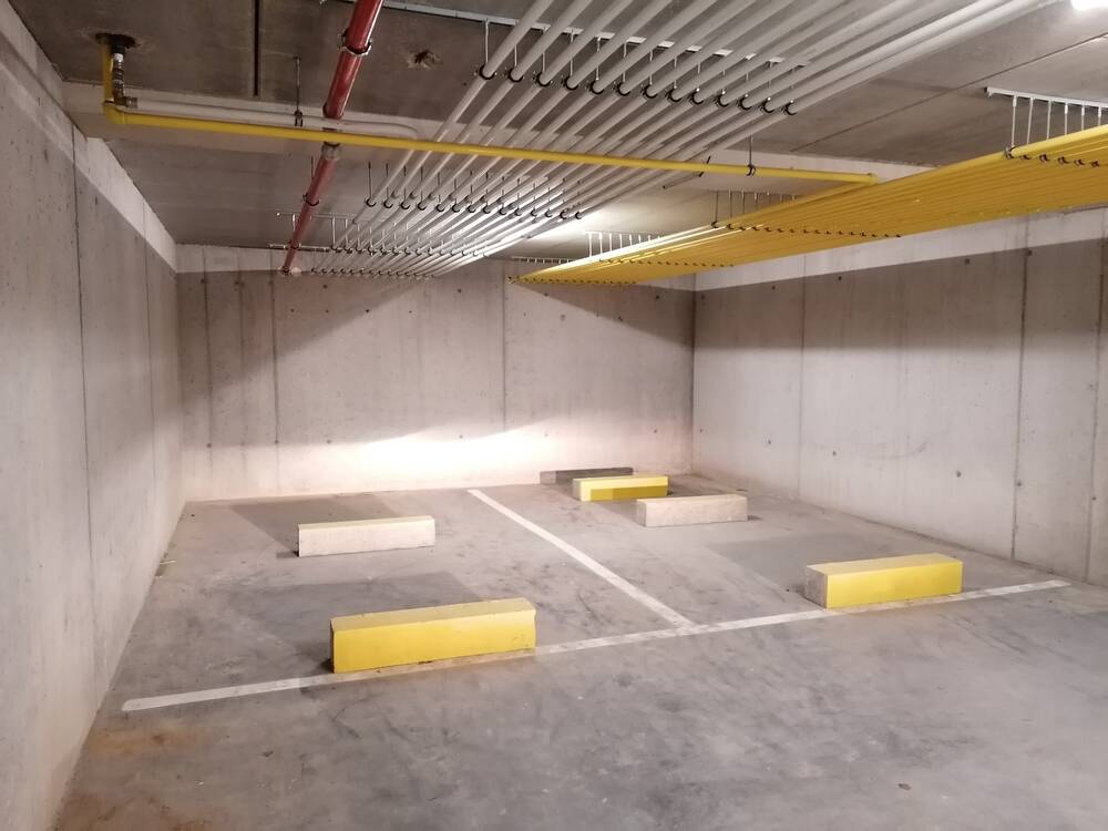 Parking & garage te  huur in Brugge 8000 65.00€  slaapkamers m² - Zoekertje 532727