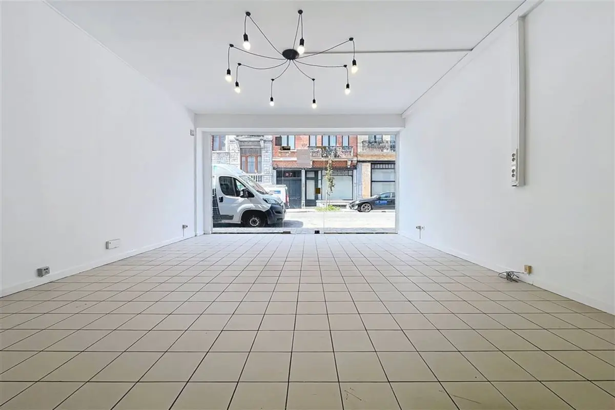 Handelszaak te  in Etterbeek 1040 600.00€  slaapkamers 30.00m² - Zoekertje 535504