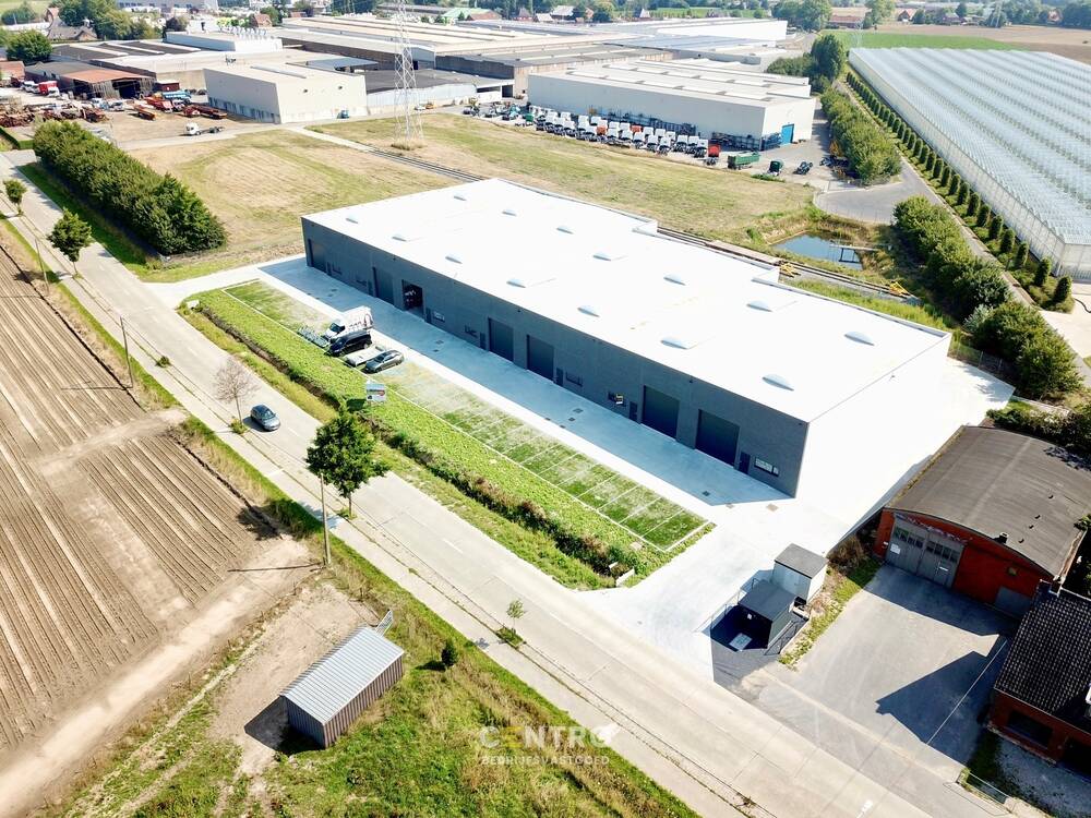 Handelszaak te  koop in Oostnieuwkerke 8840 291600.00€  slaapkamers 216.00m² - Zoekertje 534686