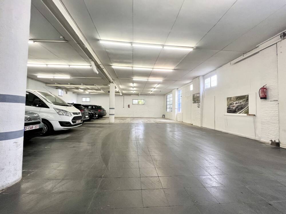 Parking & garage te  koop in Ukkel 1180 875000.00€  slaapkamers m² - Zoekertje 536370