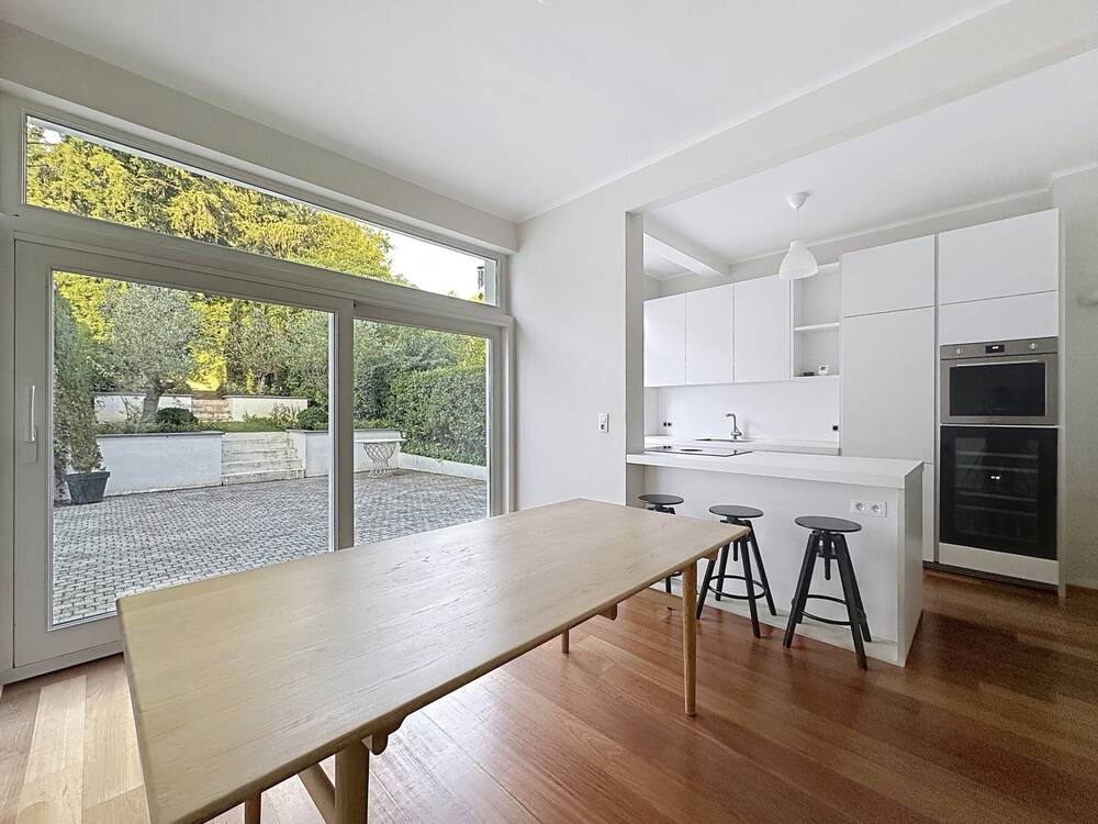 Huis te  huur in Ukkel 1180 3500.00€ 4 slaapkamers 225.00m² - Zoekertje 536927