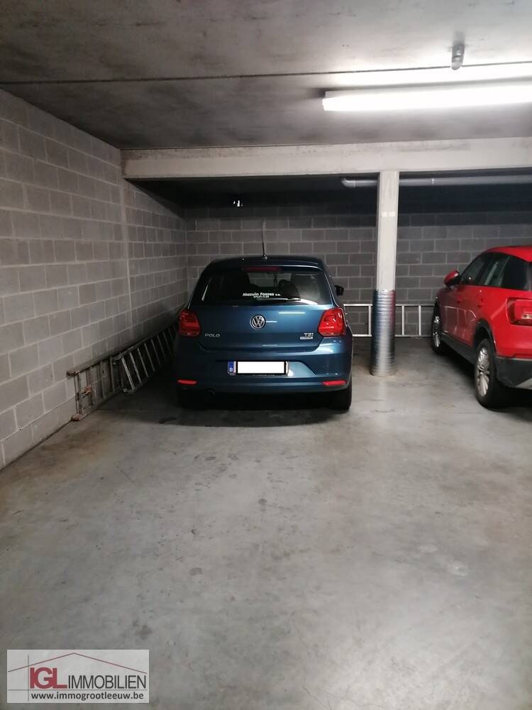 Parking à louer à Leeuw-Saint-Pierre 1600 90.00€  chambres m² - annonce 542253