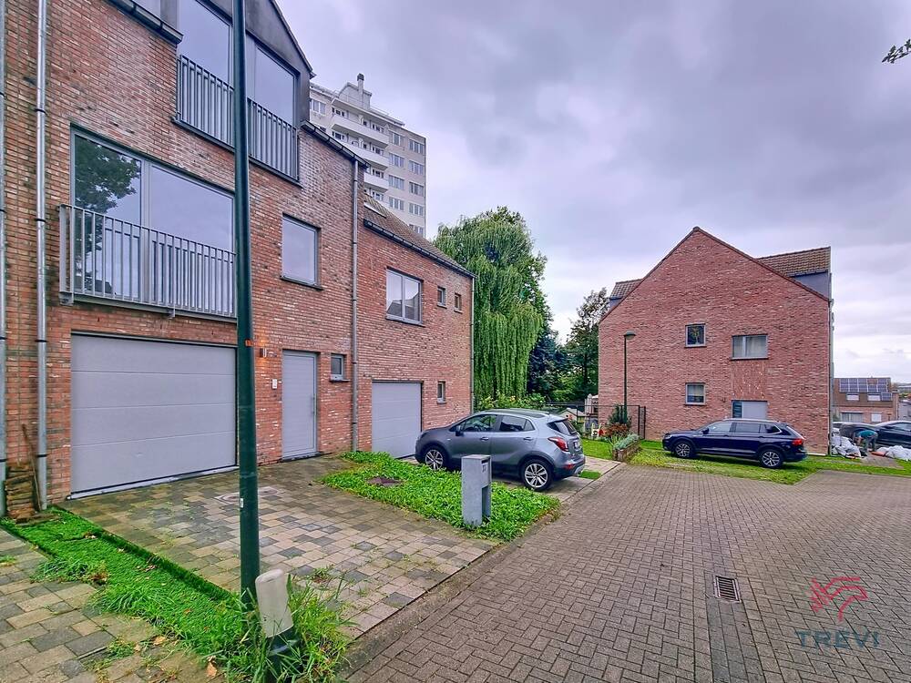 Huis te  huur in Ukkel 1180 2150.00€ 4 slaapkamers 172.00m² - Zoekertje 542757