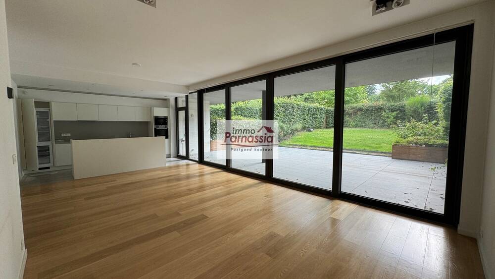 Rez-de-chaussée à louer à Woluwe-Saint-Pierre 1150 2500.00€ 2 chambres 118.00m² - annonce 545253