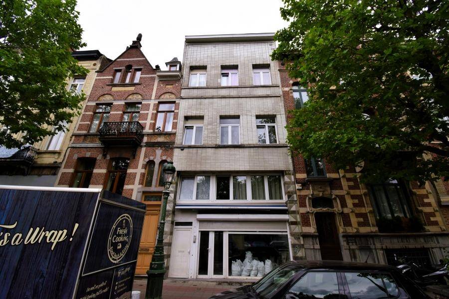 Huis te koop in Sint-Jans-Molenbeek 1080 675000.00€ slaapkamers 300.00m² - Zoekertje 544581