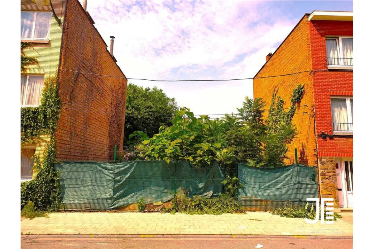 Grond te  koop in Sint-Jans-Molenbeek 1080 415000.00€  slaapkamers m² - Zoekertje 548237