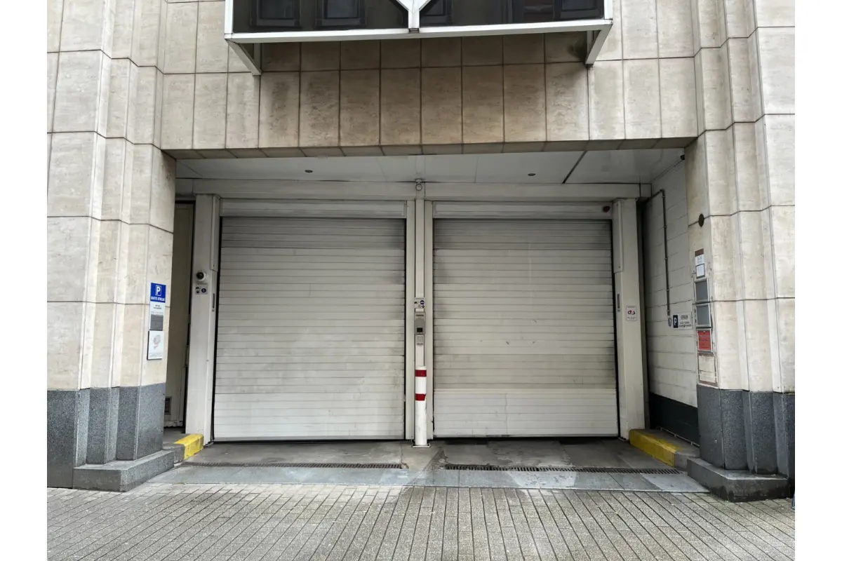 Parking te  huur in Brussel 1000 150.00€  slaapkamers m² - Zoekertje 548037