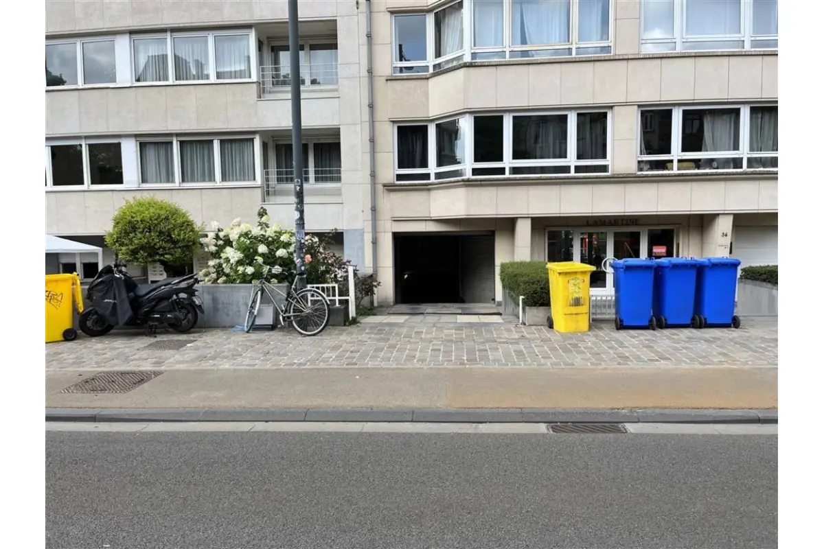 Box te  koop in Elsene 1050 35000.00€  slaapkamers m² - Zoekertje 550003