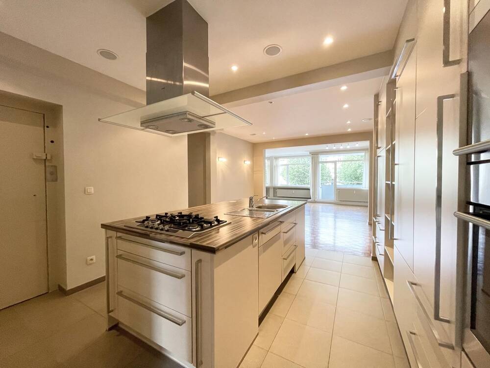 Appartement te  huur in Sint-Pieters-Woluwe 1150 2700.00€ 3 slaapkamers 195.00m² - Zoekertje 549721