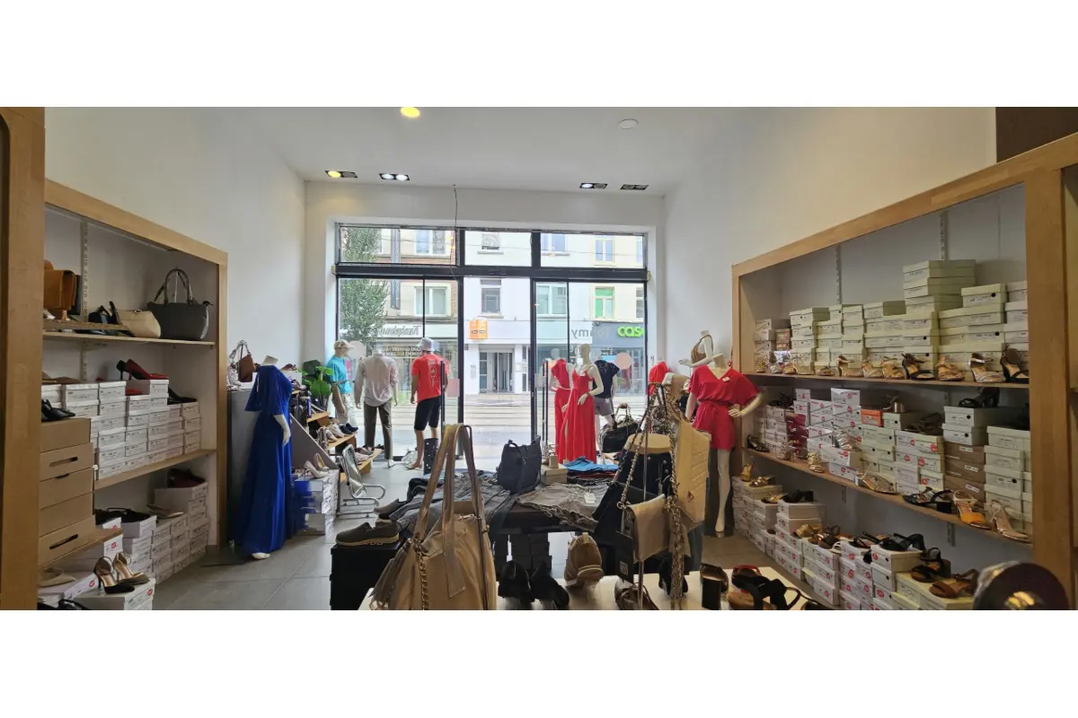 Handelszaak te  koop in Ukkel 1180 460000.00€  slaapkamers 210.00m² - Zoekertje 549682