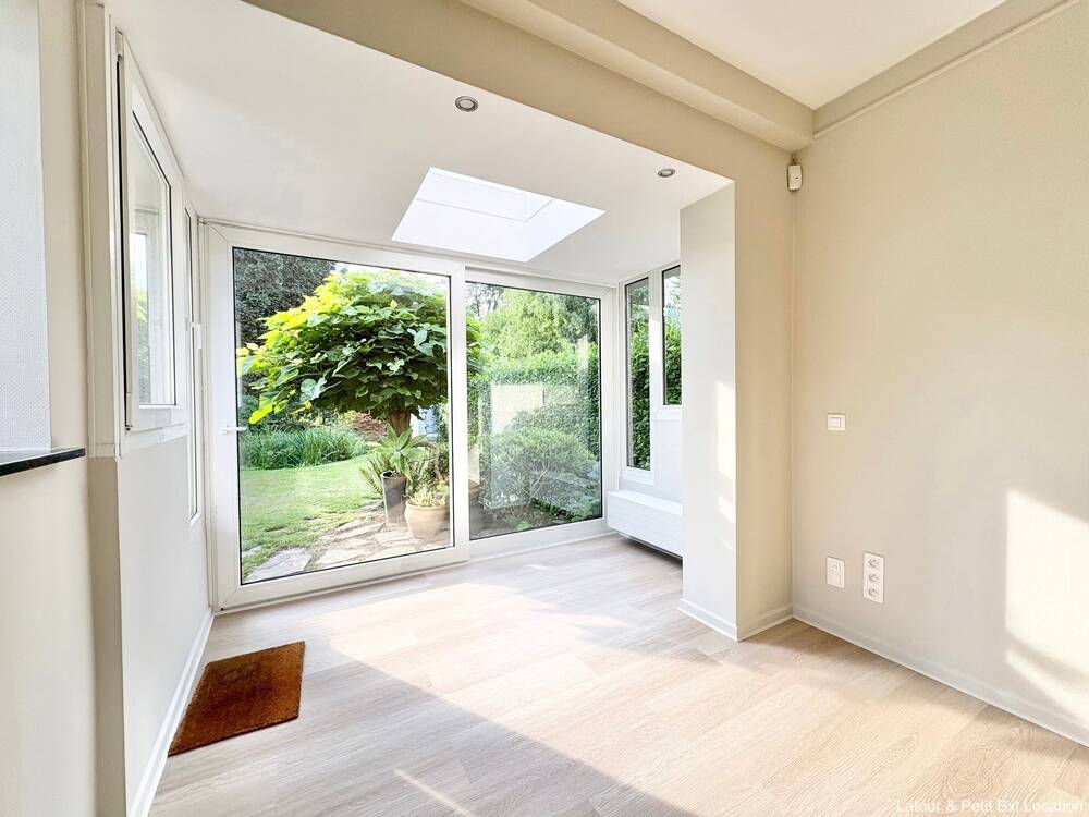 Handelszaak te  huur in Sint-Pieters-Woluwe 1150 1750.00€  slaapkamers 100.00m² - Zoekertje 551011