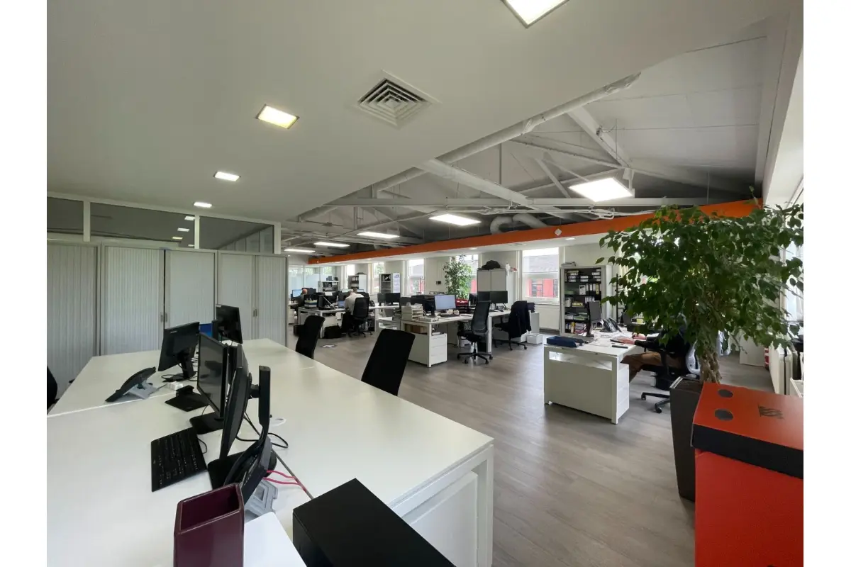 Handelszaak te  huur in Anderlecht 1070 4600.00€  slaapkamers 555.00m² - Zoekertje 551475