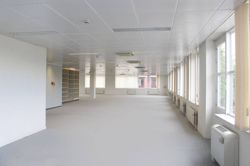 Commerce à louer à Anderlecht 1070 6083.00€  chambres 585.00m² - annonce 552281