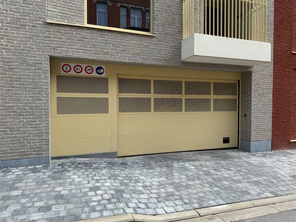 Parking te  in Sint-Jans-Molenbeek 1080 120.00€  slaapkamers m² - Zoekertje 553137