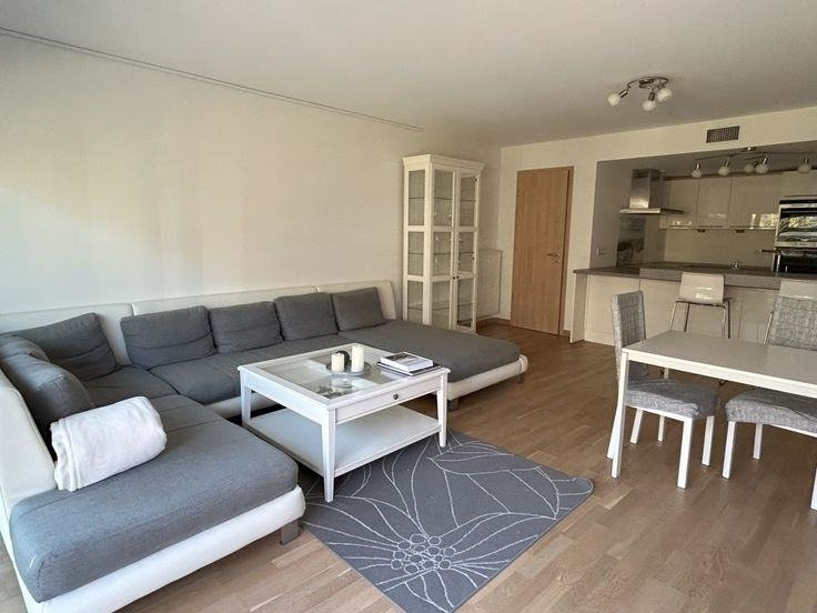 Appartement te  huur in Vorst 1190 1650.00€ 2 slaapkamers 110.00m² - Zoekertje 553225