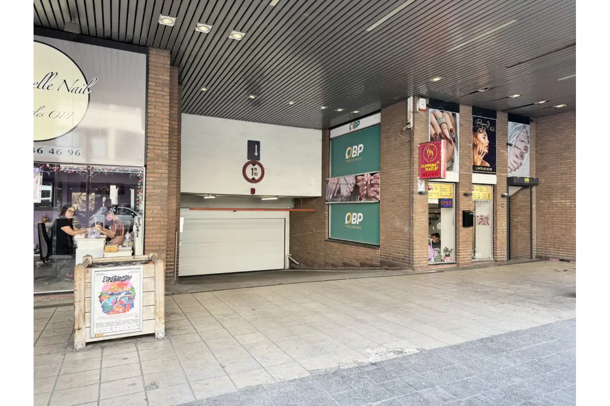 Parking te  koop in Sint-Gillis 1060 83000.00€  slaapkamers m² - Zoekertje 554261