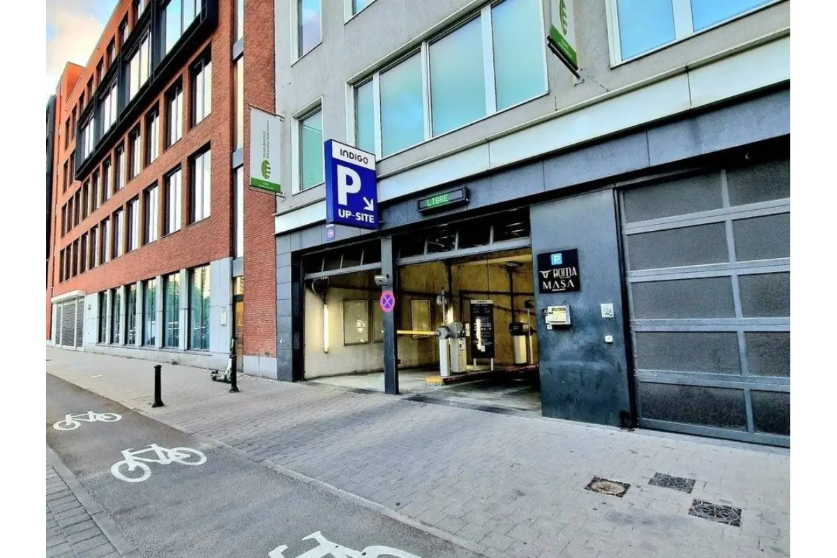 Parking te  koop in Brussel 1000 30000.00€  slaapkamers m² - Zoekertje 555806