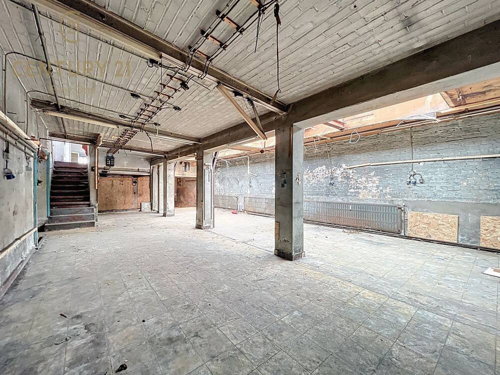 Immeuble de rapport - Immeuble à appartement à vendre à Molenbeek-Saint-Jean 1080 280000.00€  chambres 301.00m² - annonce 557357