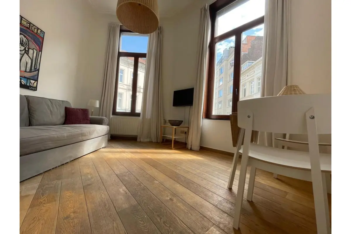 Studio à louer à Saint-Gilles 1060 835.00€ 1 chambres 34.00m² - annonce 558060