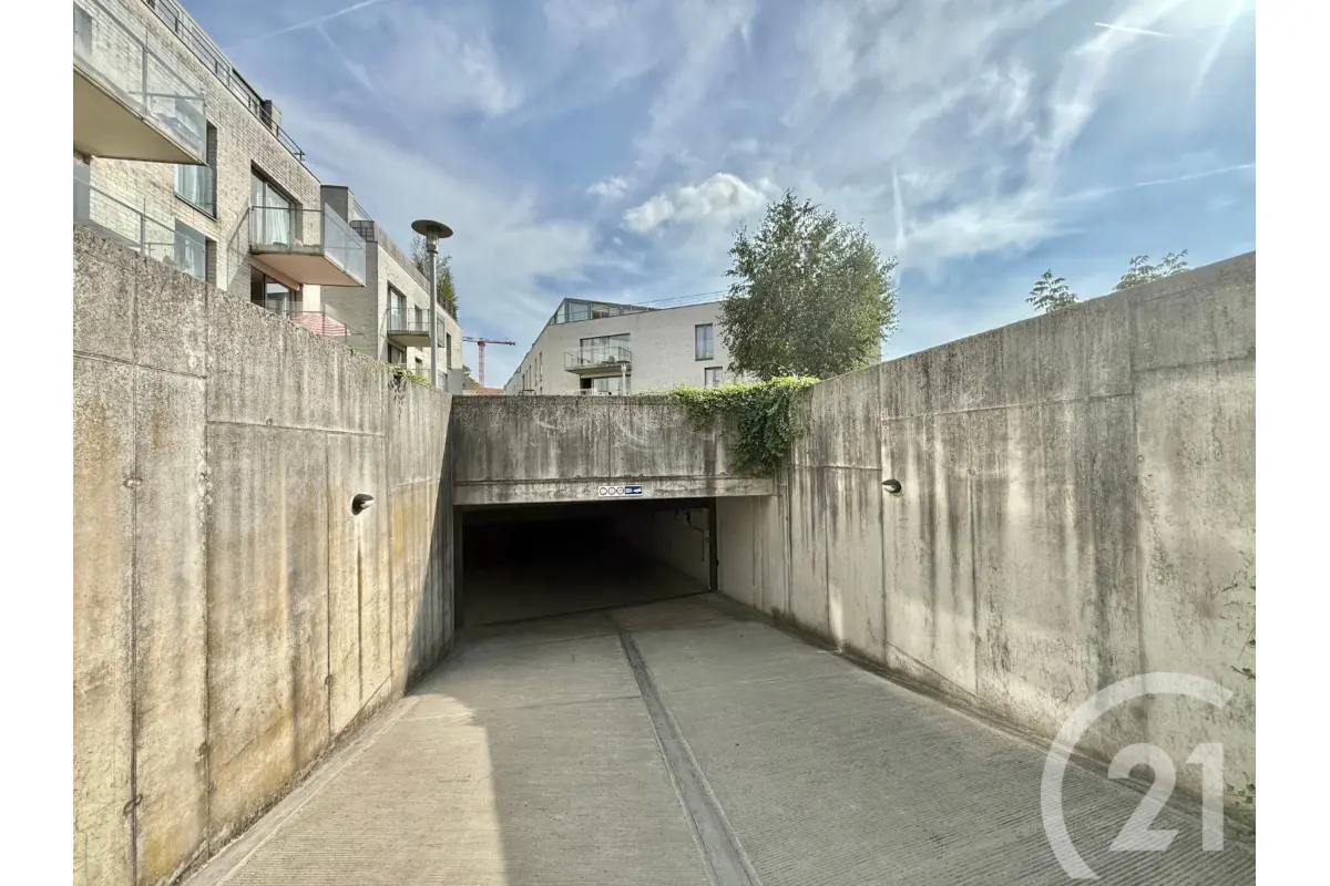 Parking à  à Uccle 1180 15000.00€  chambres m² - annonce 559534