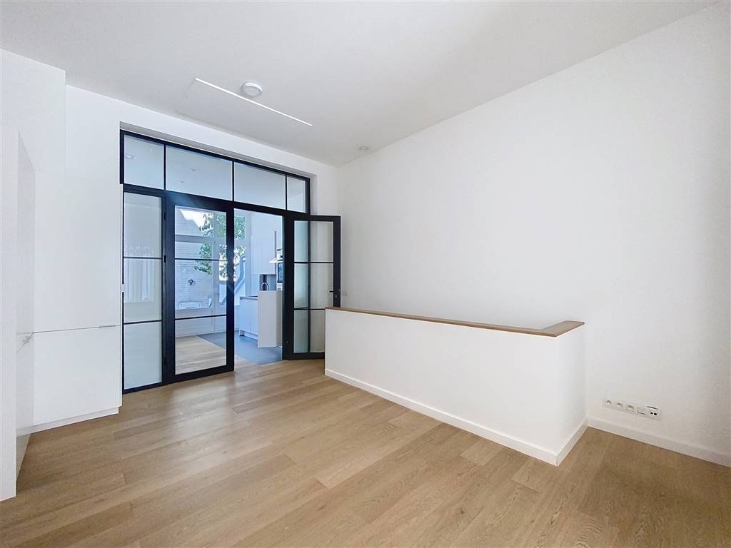 Commerce à louer à Bruxelles 1000 2200.00€  chambres m² - annonce 560259