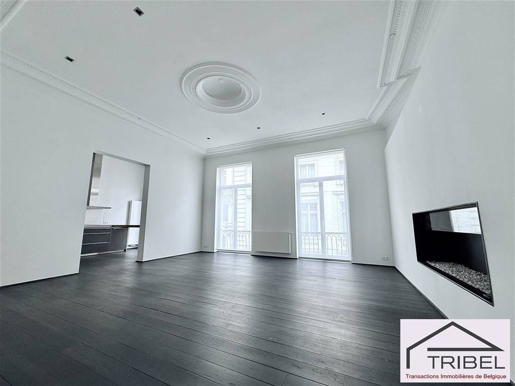 Appartement te in Brussel 1000 3800.00€ 3 slaapkamers 222.00m² - Zoekertje 563629
