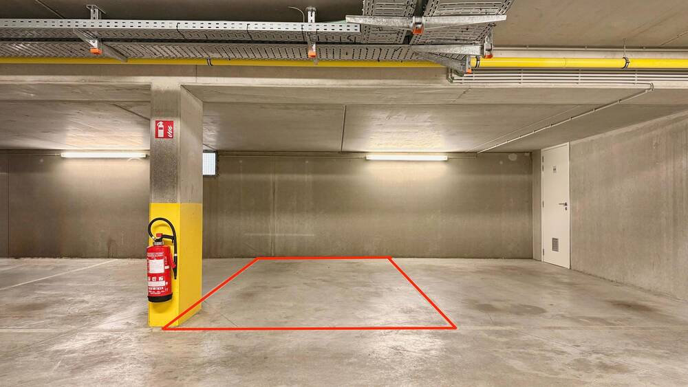Parking & garage te koop in Sint-Jans-Molenbeek 1080 23000.00€ slaapkamers m² - Zoekertje 563594
