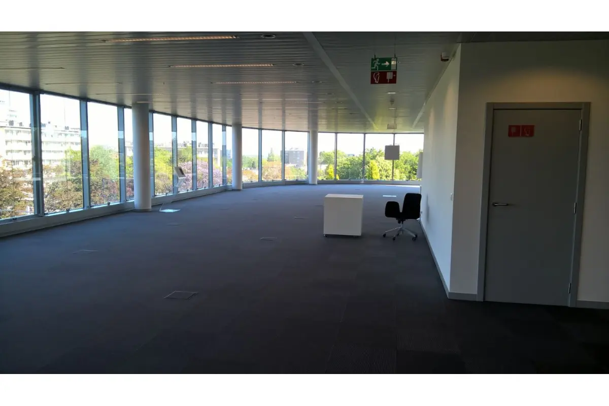 Handelszaak te  huur in Evere 1140 8320.00€  slaapkamers 680.00m² - Zoekertje 569234