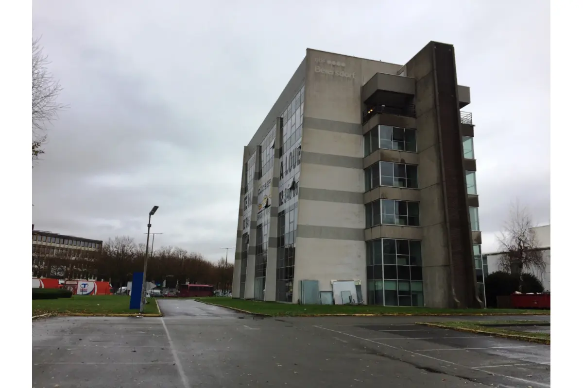 Handelszaak te  huur in Anderlecht 1070 11875.00€  slaapkamers 1500.00m² - Zoekertje 569444