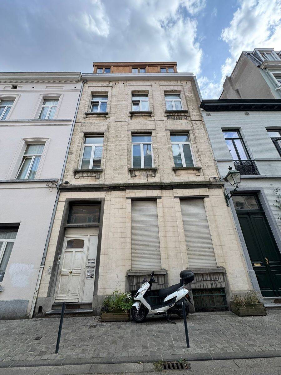 Appartement te koop in Sint-Gillis 1060 215000.00€ 1 slaapkamers 75.00m² - Zoekertje 570929