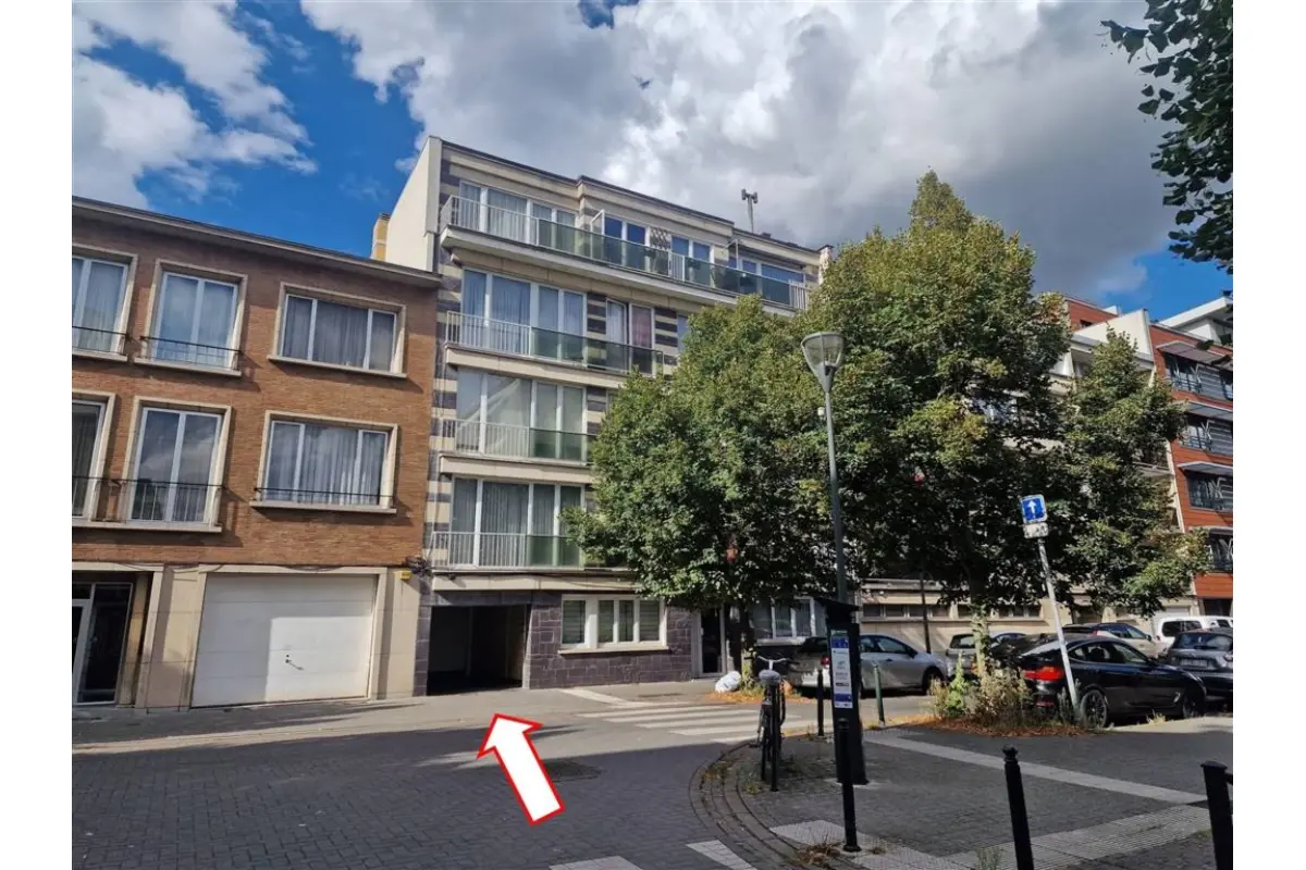Parking te  koop in Sint-Jans-Molenbeek 1080 25000.00€  slaapkamers m² - Zoekertje 570584